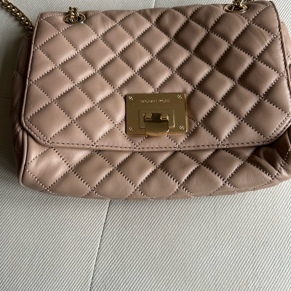 Michael Kors Quilted Leather Sloan Handbag. - Picture 1 of 12